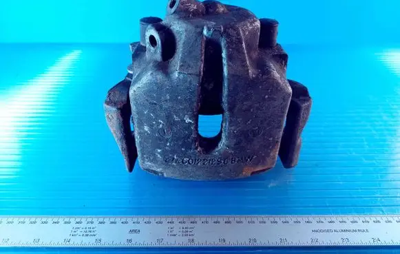 BMW 5 E39 Front brake caliper 6022296