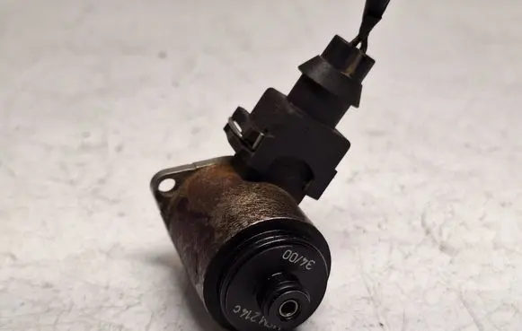 BMW 5 E39 Hydraulic servotronic pressure valve 32106767407 32106751749
