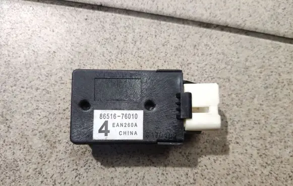 Lexus IS III XE30 Aerial antenna filter 8651676010