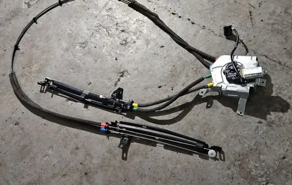 BMW 5 F10 F11 Curtain motor 7232773