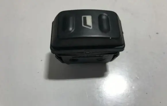 Citroen Xsara Picasso Electric window control switch 22681