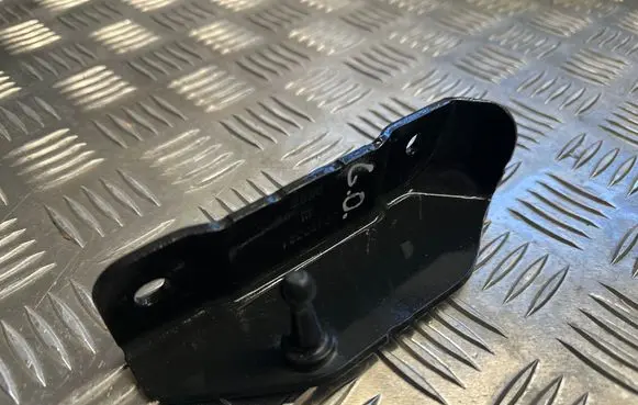 Opel Insignia B Front shock absorber mounting bracket 39123321