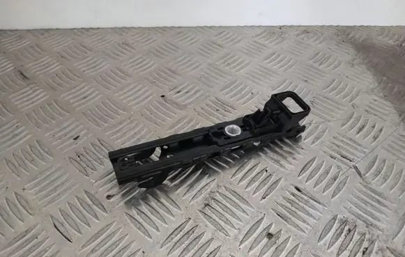 Volkswagen PASSAT B8 Seat belt height adjuster 4M0857819
