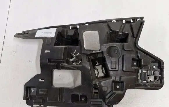 Volvo V40 Front bumper mounting bracket 31425001