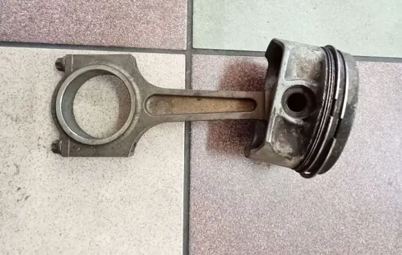 Renault Clio III Piston with connecting rod 69L34G803127