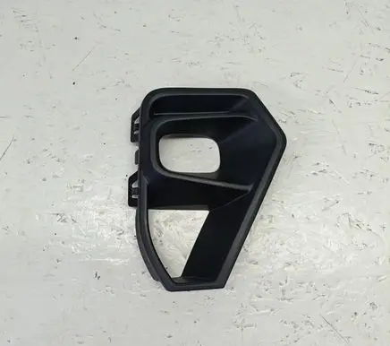 Nissan Townstar Front bumper lower grill P261A20057R 261A20057R 6551633