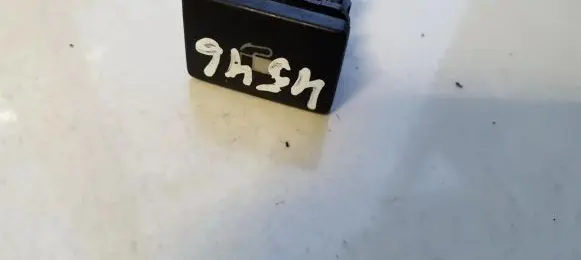 Toyota Avensis T270 Fuel tank opening switch 15C252