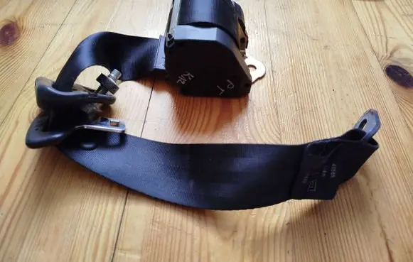 Nissan Micra Rear seatbelt 33048809 88844AX311