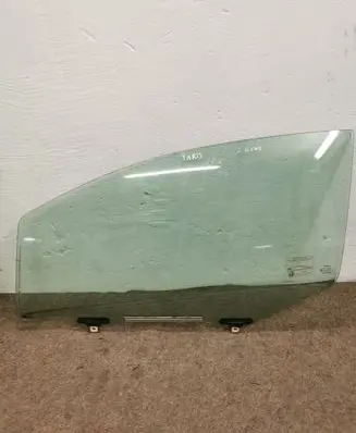 Toyota Yaris Front door window/glass (coupe) 