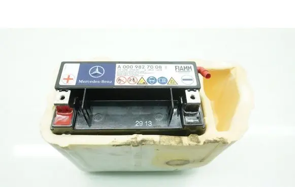 Mercedes-Benz SLK R172 Car battery A0009827008