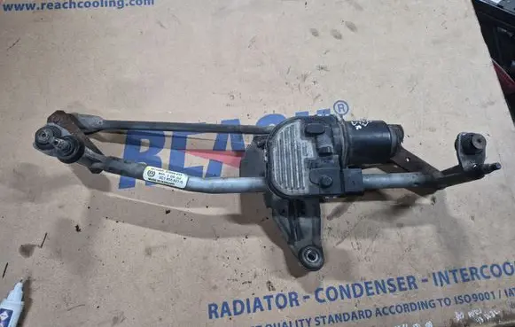 Volkswagen PASSAT B6 Front wiper linkage and motor 3C1955023G