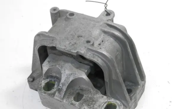 Volkswagen PASSAT CC Engine mounting bracket 3C0199555R