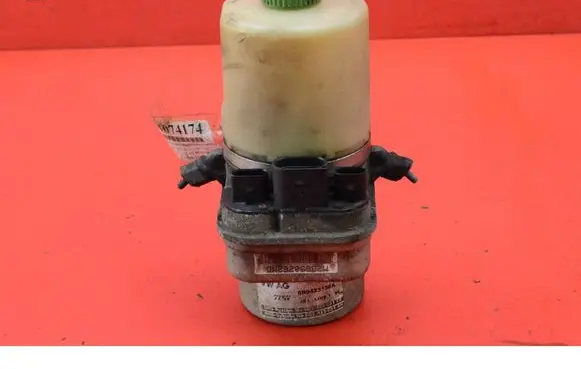 Skoda Fabia Mk2 (5J) Power steering pump 6R0423156A