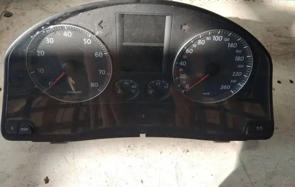Volkswagen Golf V Speedometer (instrument cluster) 1K0920860K V3354110 VWZ7ZDD9414259