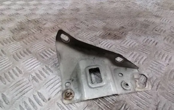 Fender mounting bracket