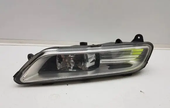 Volkswagen PASSAT B7 Front fog light