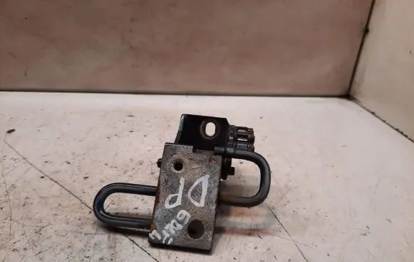 Volkswagen Golf IV Front door lower hinge 4B0831412B