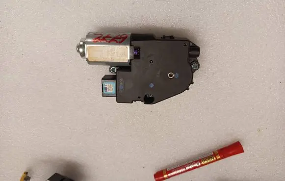 Hyundai Tucson TL Sunroof motor/actuator 2226114A 20449209 WR09C05AA