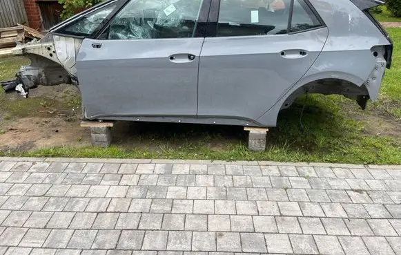 Volkswagen ID.3 Rear sill (body part) 