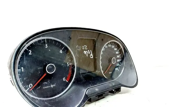 Volkswagen Polo V 6R Speedometer (instrument cluster) 6R0920861D