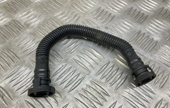 Audi TT TTS Mk2 Breather hose/pipe 06F103221E
