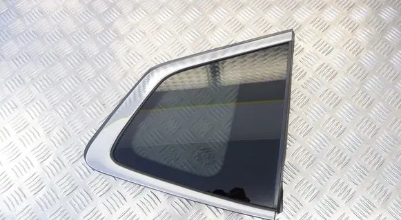 Nissan X-Trail T32 Rear side window 833004CC04