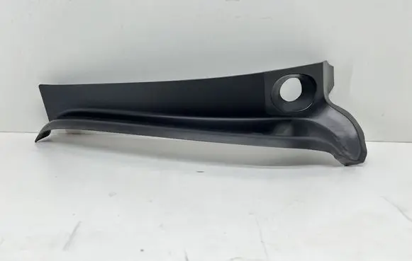 Mini Cooper Countryman F60 Rear/tail light trim molding 7424598