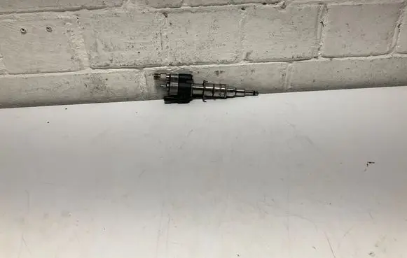 BMW 5 F10 F11 Fuel injector 7585261 10181010