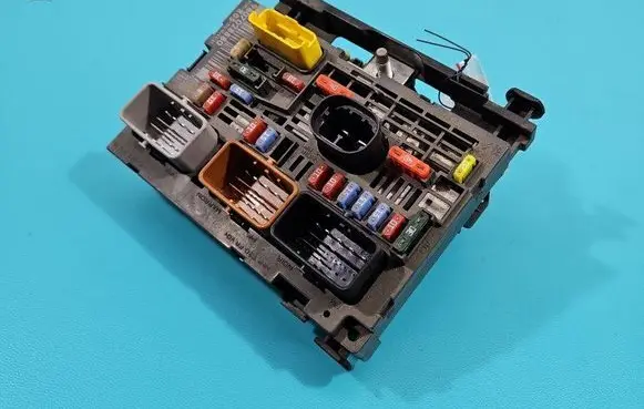 Peugeot 308 Central body control module 9807028880 IMPRK1396111
