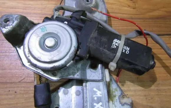 Mazda Xedos 6 Rear door window regulator motor 3640161634