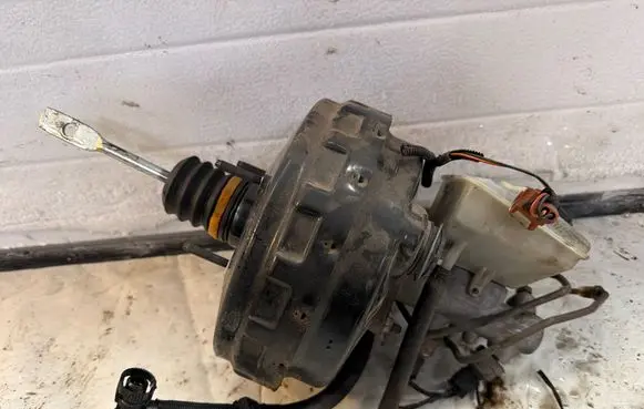 Volvo S60 Brake booster 8646006