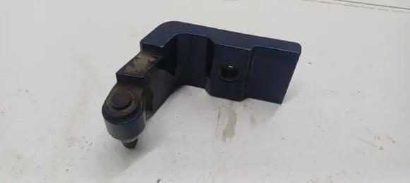 BMW 5 E60 E61 Rear door lower hinge A046574