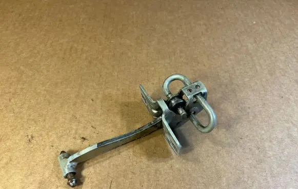 BMW 7 E23 Rear door lock loop/hook striker 41511881590