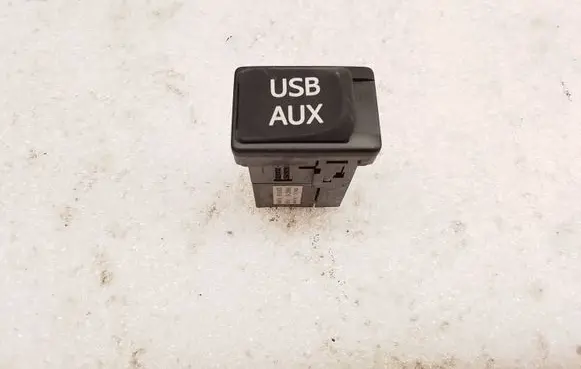 Lexus CT 200H USB socket connector 8619048030