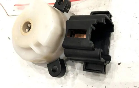 Suzuki Swift I Ignition lock