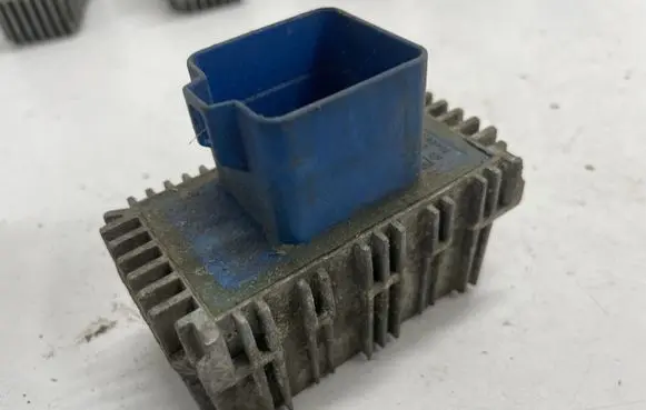 Opel Zafira B Glow plug pre-heat relay 55353011