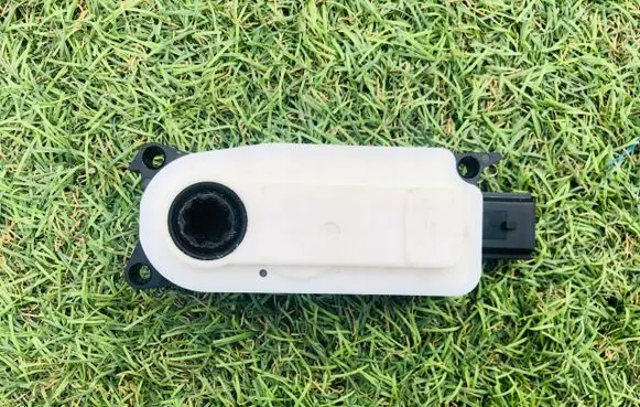Ford Focus Radiator active air flap actuator LX6B8476BB