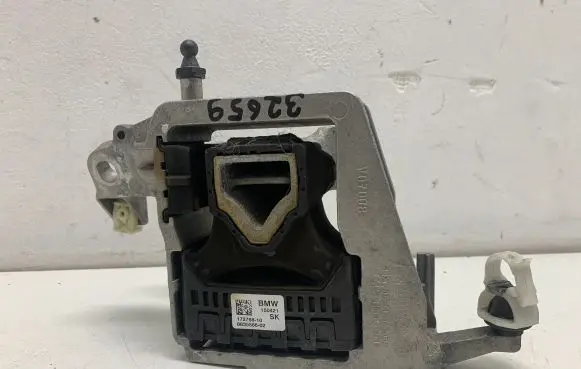 BMW 2 F46 Engine mount bracket 172768 8835566