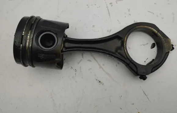 Mercedes-Benz ML W164 Piston with connecting rod