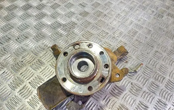 Opel Astra H Front wheel hub 13111670