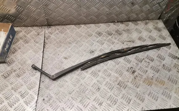 Audi A4 S4 B5 8D Front wiper blade arm 8d1955407d
