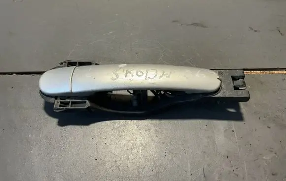 Skoda Octavia Mk2 (1Z) Rear door exterior handle 
