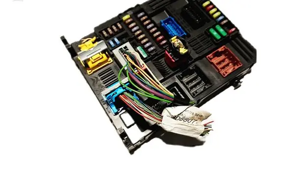 Citroen DS3 Fuse module 9830790580
