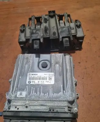 BMW 7 F01 F02 F03 F04 Engine control unit/module 8516754 1039S48616 030141805