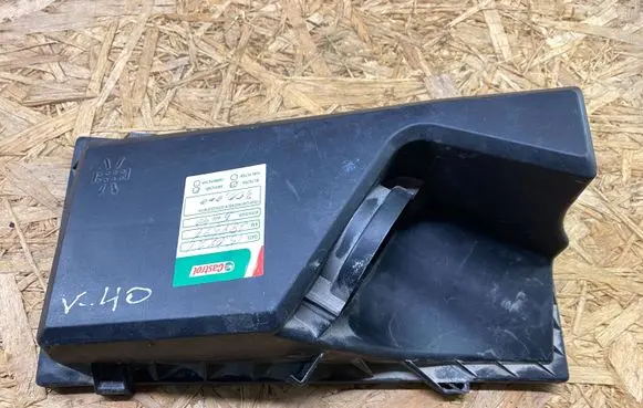 Volvo S40, V40 Air filter box cover 8076747