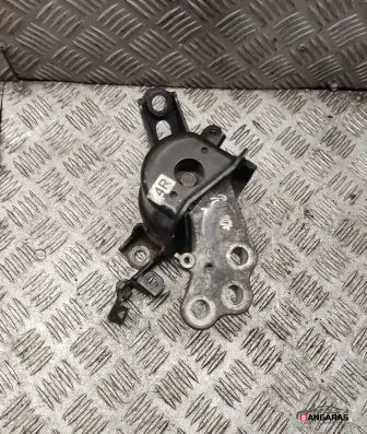 Toyota Avensis T270 Engine mount bracket