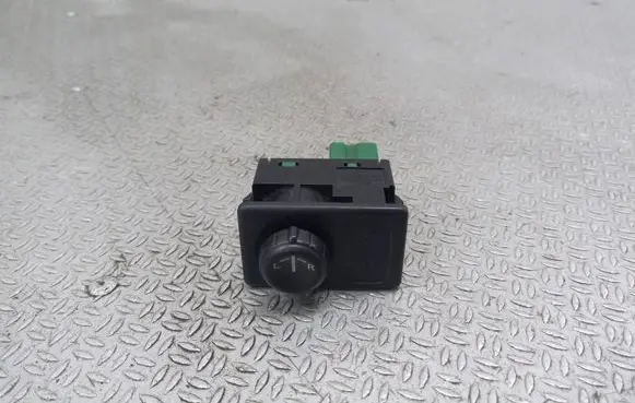 Nissan Primera Wing mirror switch