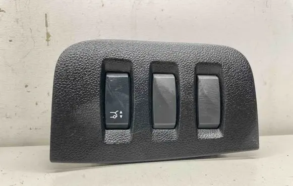 Renault Espace V (RFC) Tailgate opening switch 251631132R 1350873X 49584M