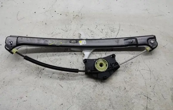 Skoda Kamiq Rear window lifting mechanism without motor