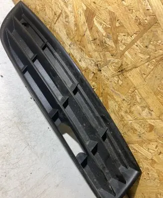 Volkswagen PASSAT B6 Front bumper lower grill 3C0853666